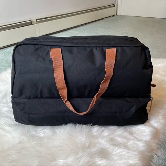 NWT - DSW Weekender - Picture 10 of 16